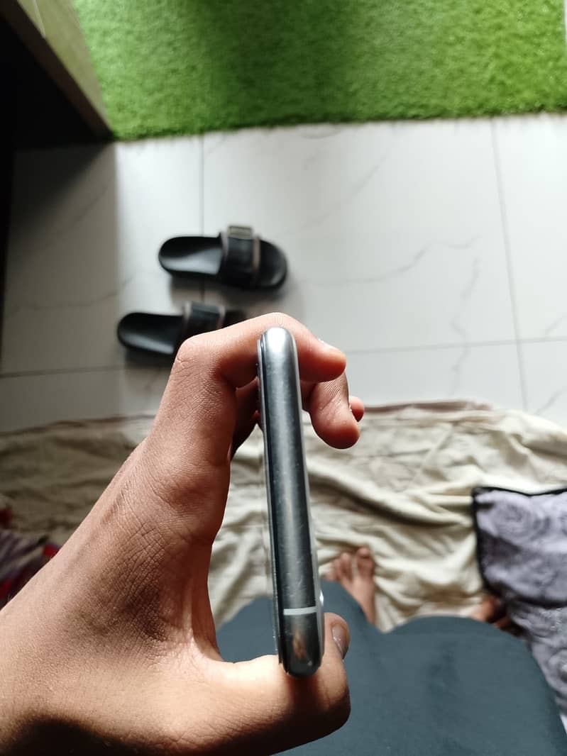 Apple iPhone 11 Pro Max 3