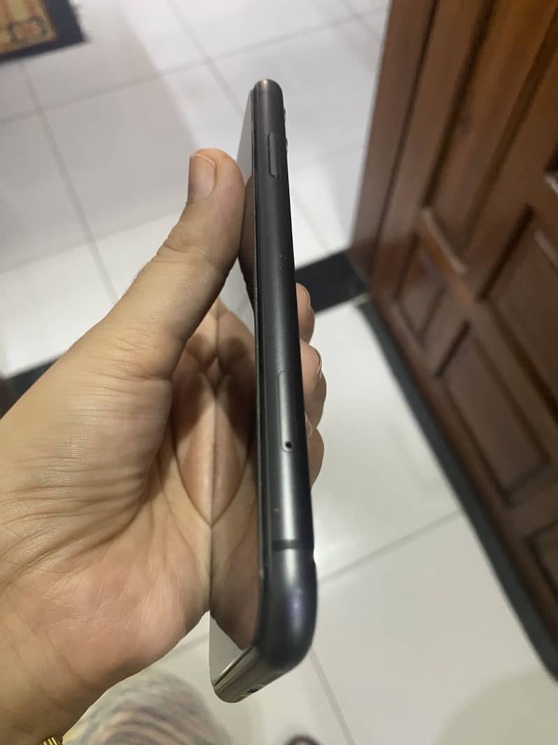 Apple iPhone 11 3