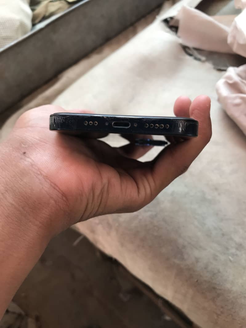 Apple iPhone 13 5