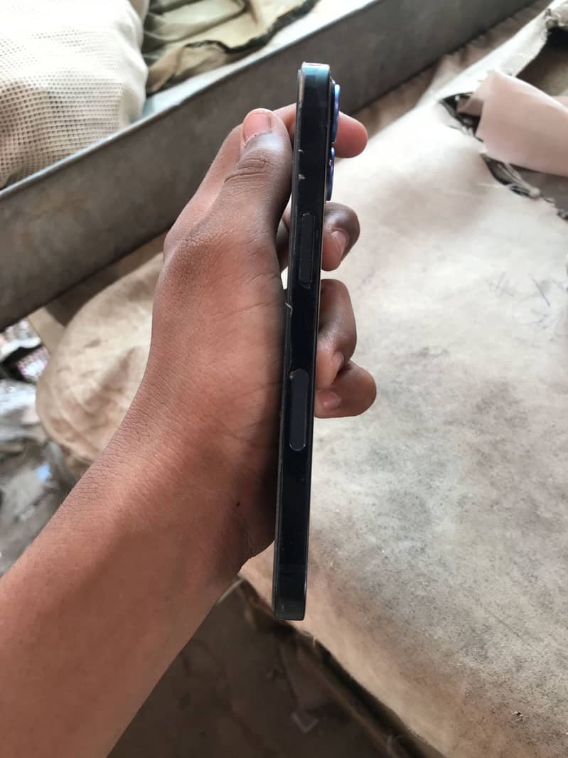 Apple iPhone 13 6