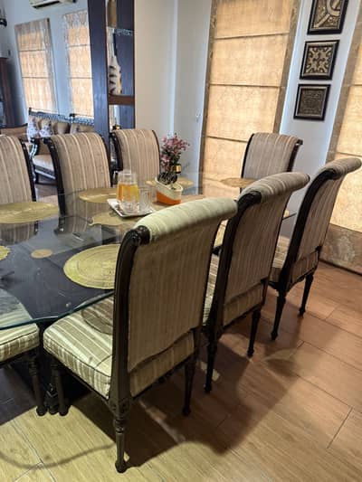 8 sitters Dining table for sale