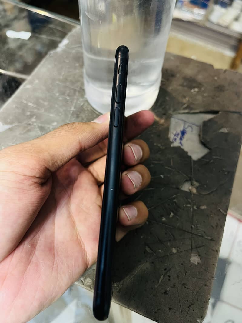 Apple iPhone SE 6