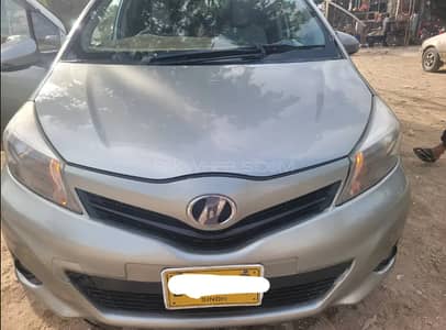 Toyota Vitz F 1.0 2013