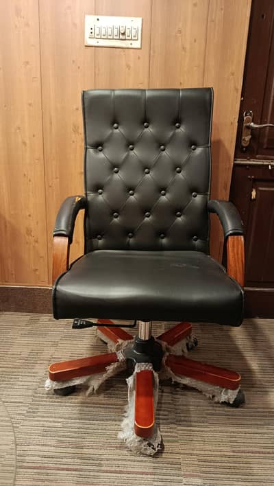 Executive Chair (Loca)l