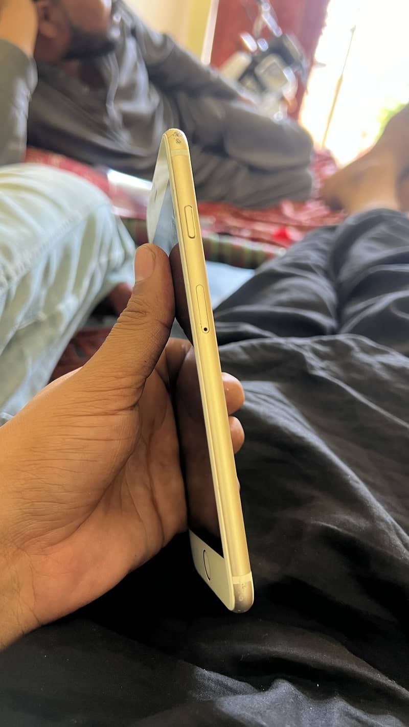 Apple iPhone 6S Plus 4