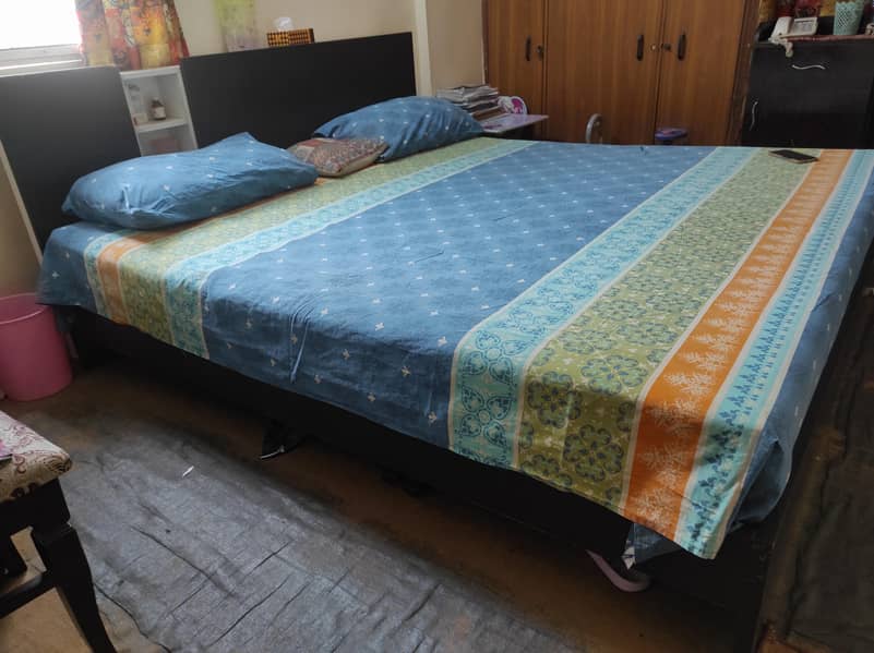 King Size bed 4