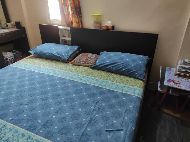 King Size bed 8