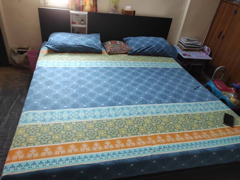 King Size bed 9