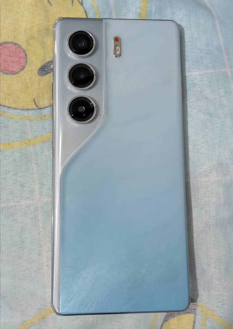 Tecno CAMON 40 Pro 1