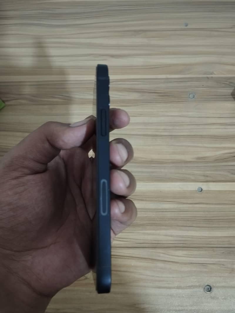 Apple iPhone 12 3
