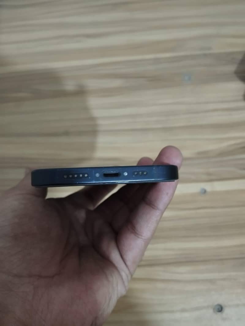 Apple iPhone 12 4
