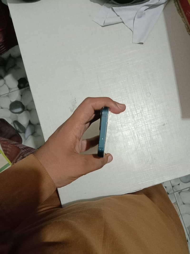 Apple iPhone 13 mini 6
