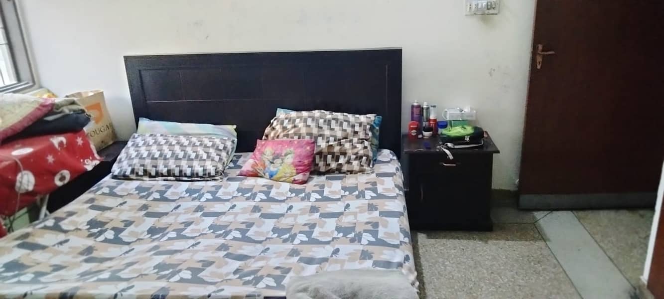 Queen size Bed 0