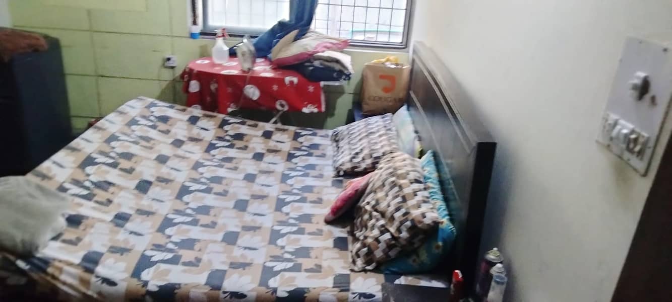 Queen size Bed 1