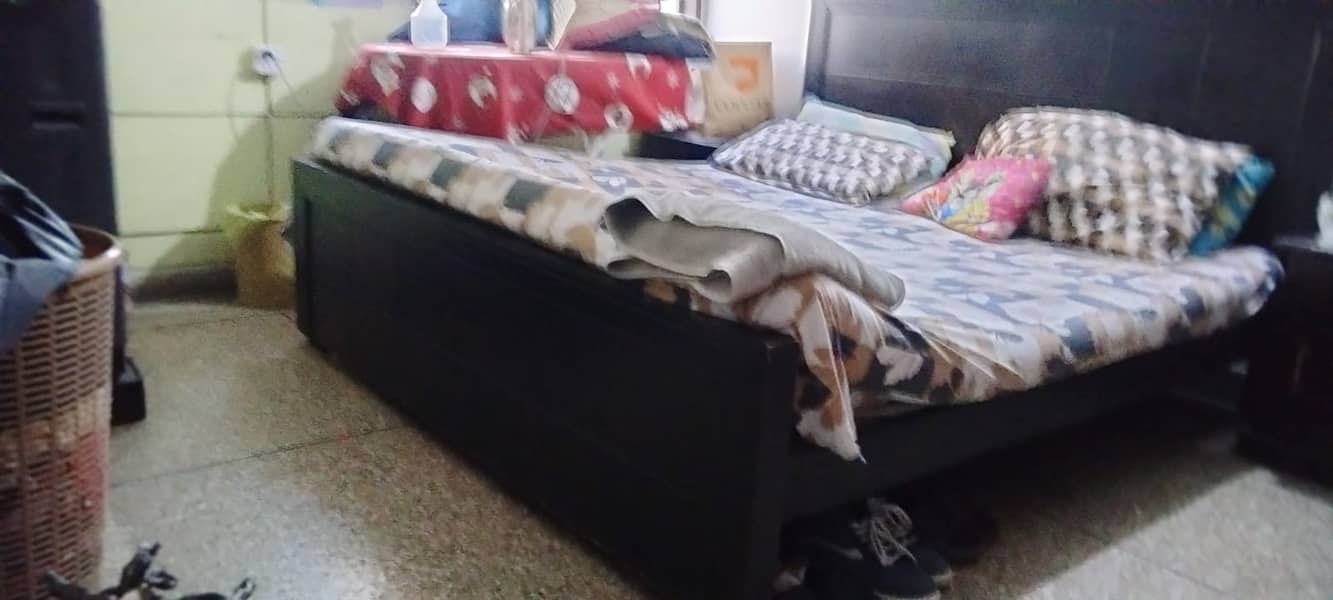 Queen size Bed 3