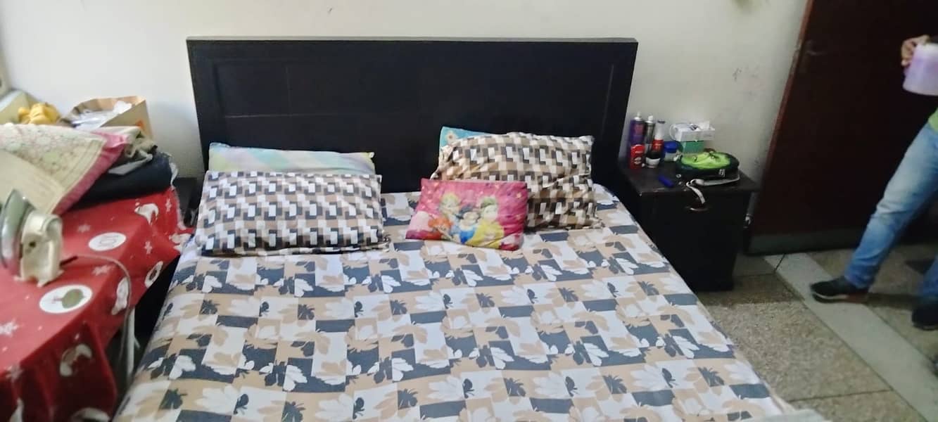 Queen size Bed 4