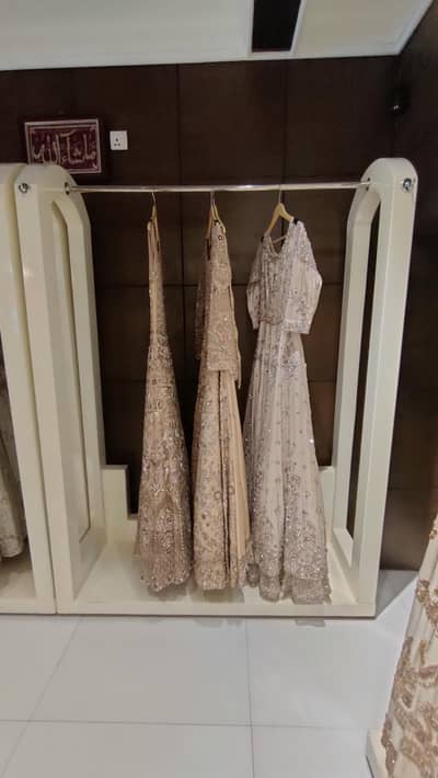 5 pcs Artical Maxi and party wear dress hanging racks urgent sel