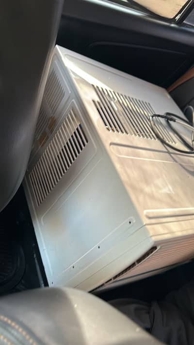 NEW CONDITION WINDOW AC