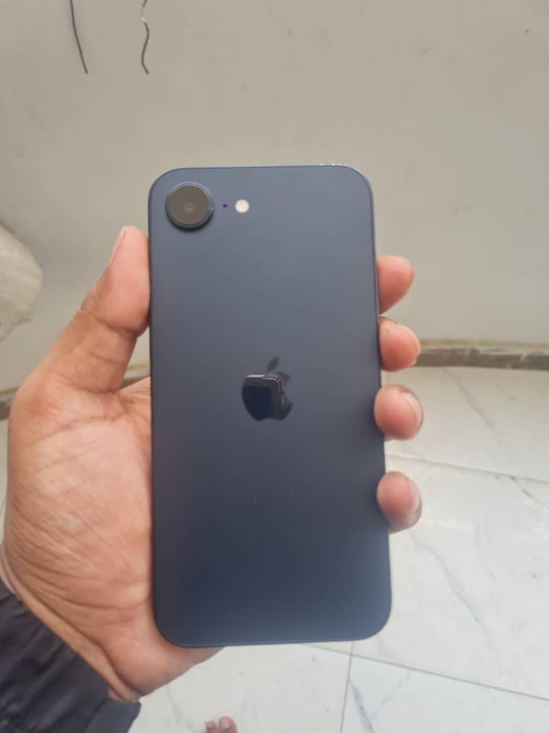 IPhone 16e 0