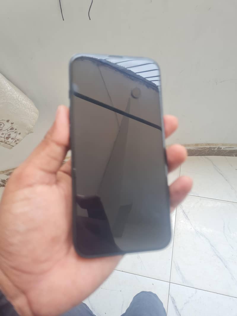 IPhone 16e 4