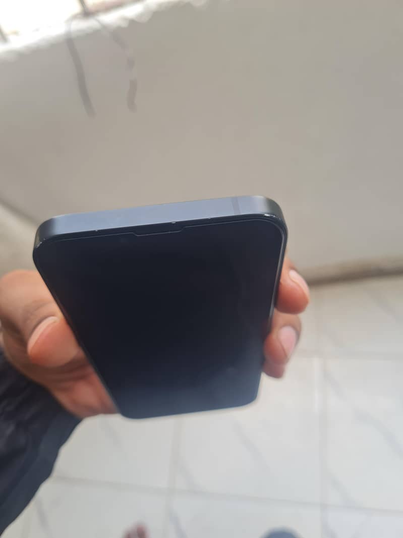 IPhone 16e 6