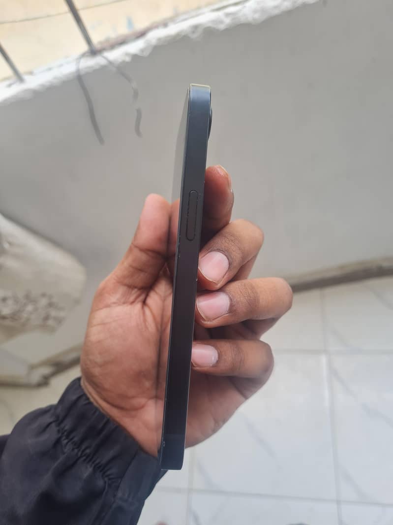 IPhone 16e 7