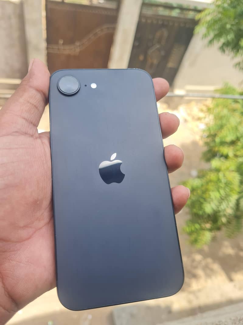 IPhone 16e 8