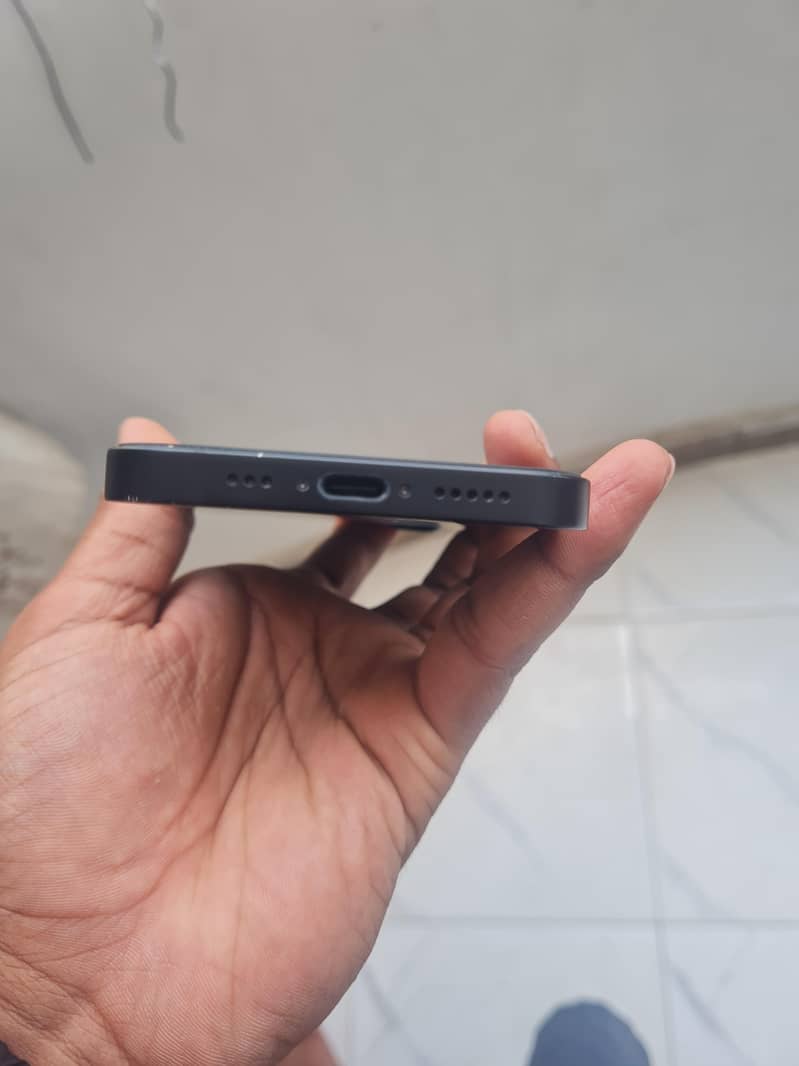 IPhone 16e 10