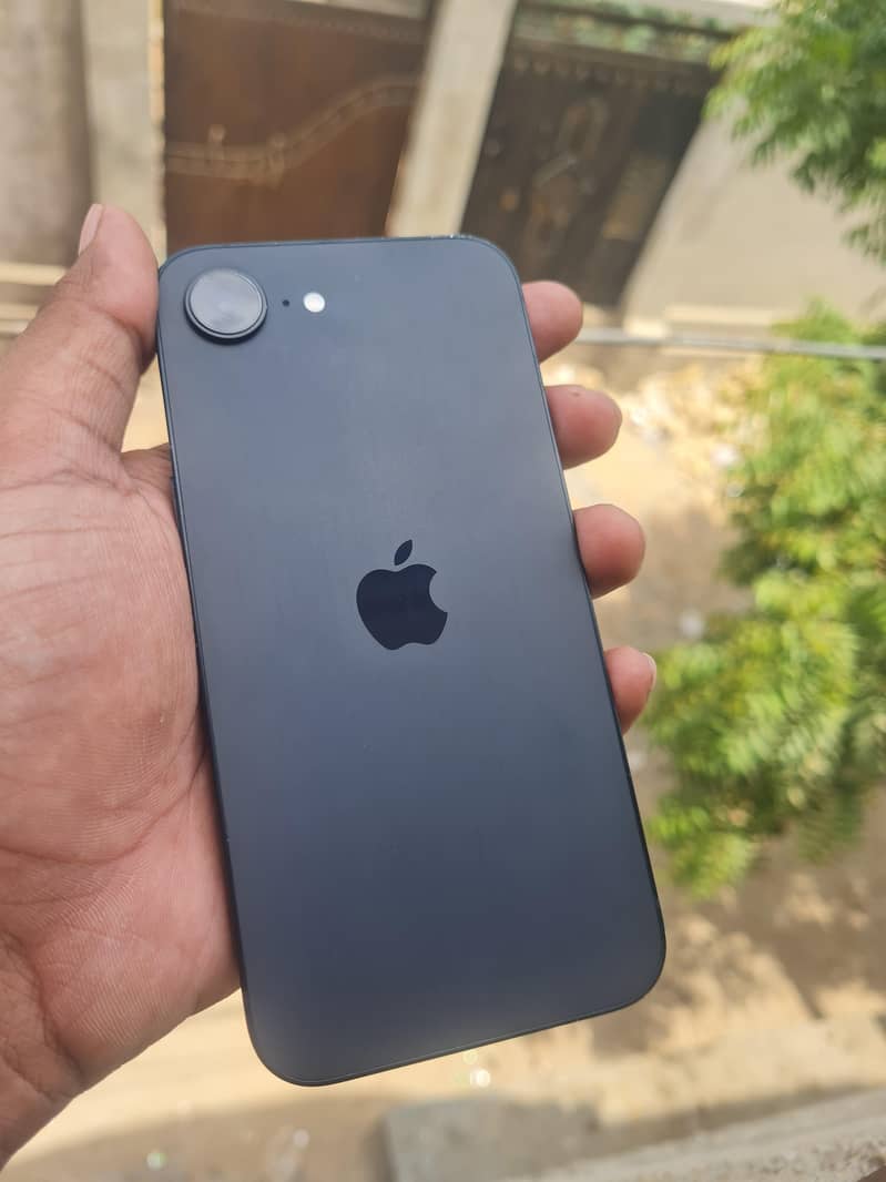 IPhone 16e 11