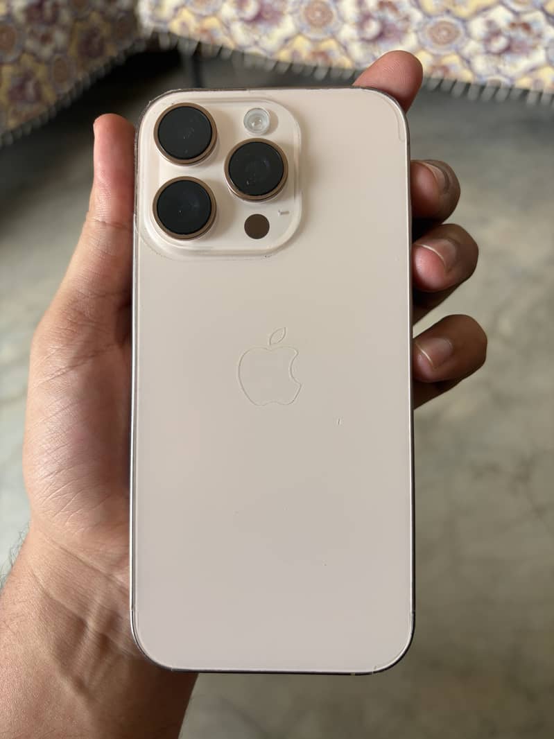 Apple iPhone 16 Pro 0