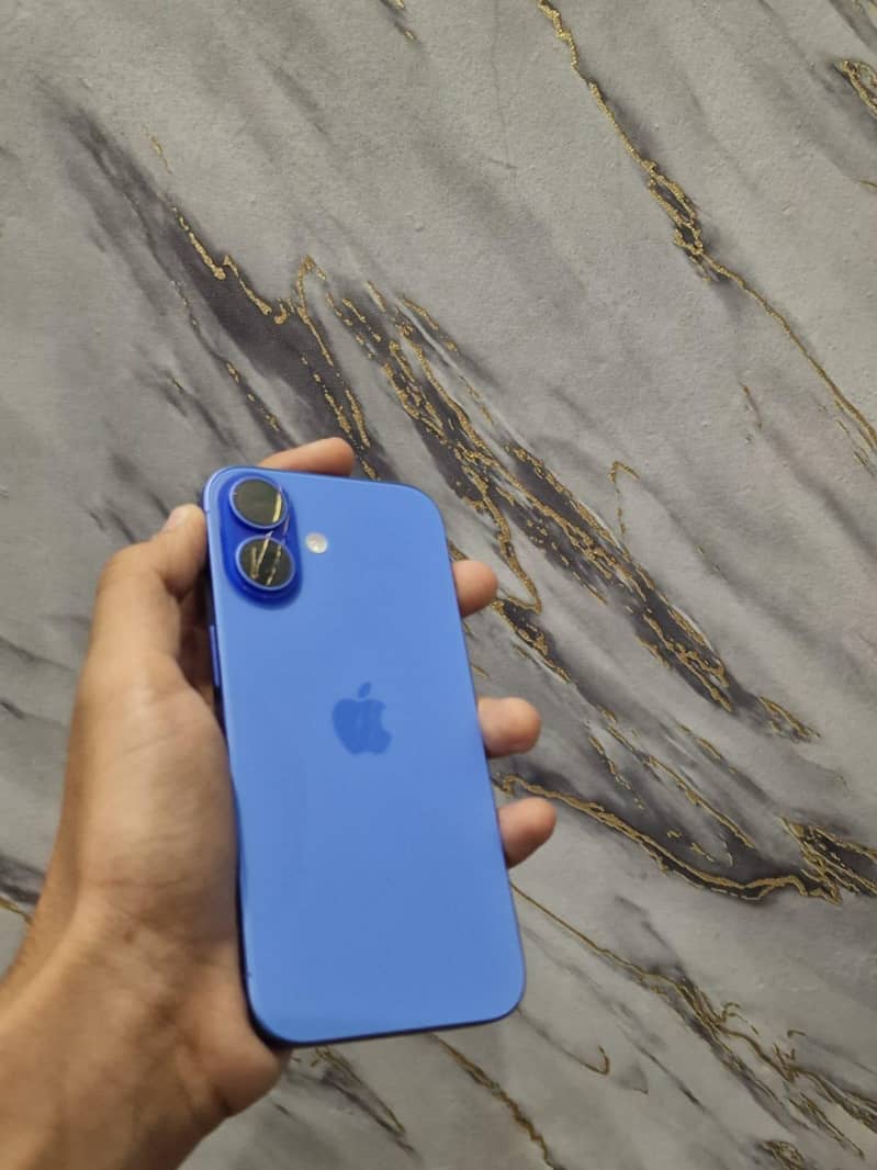 Apple iPhone 16 2