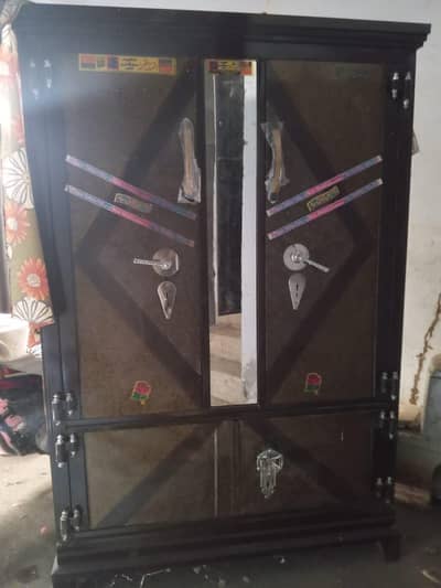 Almari for sell
