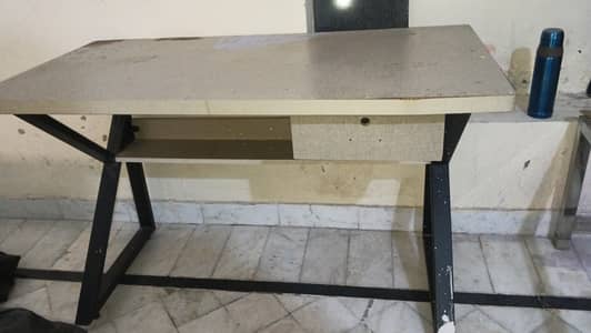 Computer table