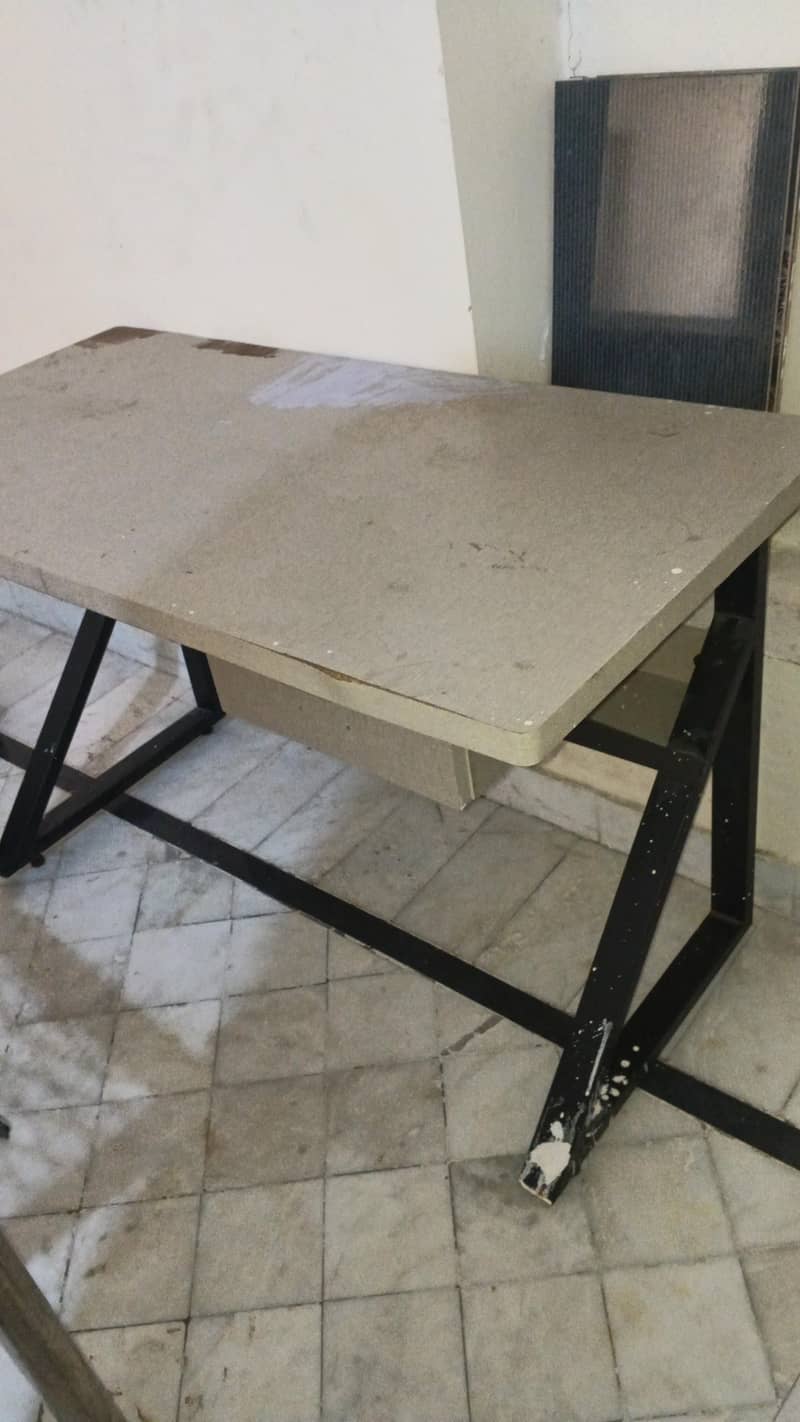 Computer table 1