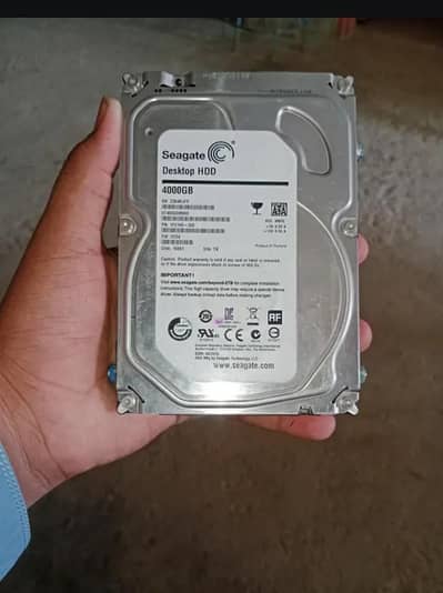 Seagate hard drive 4(tb)4000gbs urgent sale only 18k