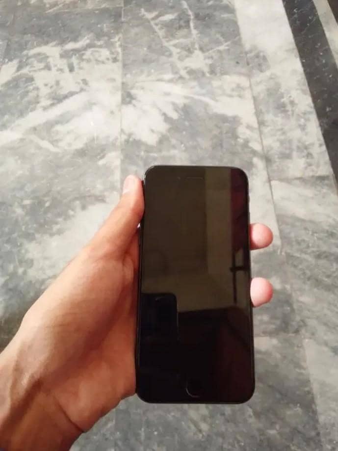 Apple iPhone 8 1