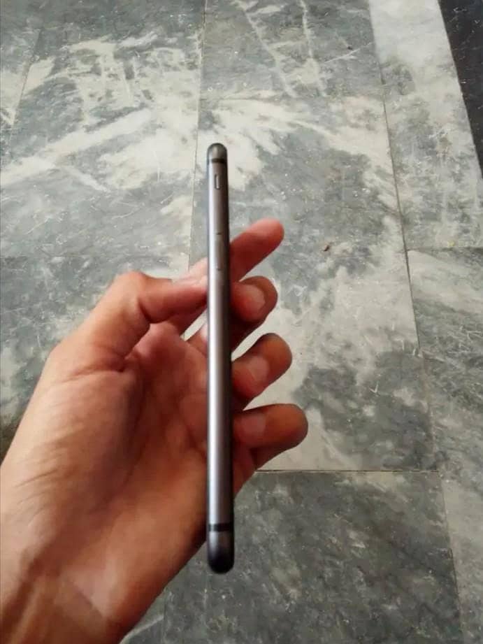 Apple iPhone 8 3