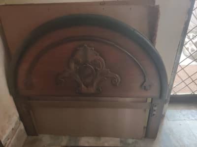 single solid bed