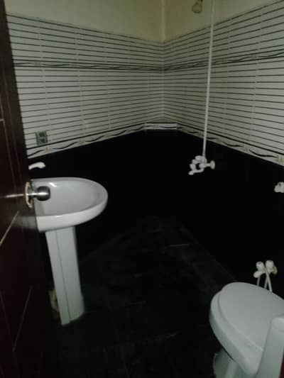 3 bed dd 2nd floor flat for rent