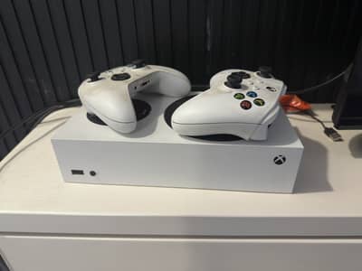 Xbox Series S with 2 Controllers
