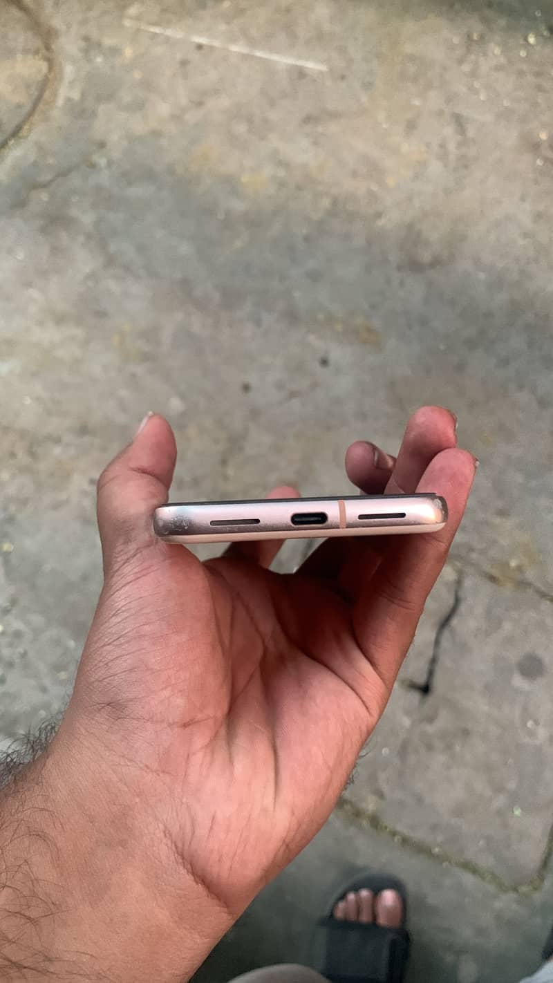 Google Pixel 8 6
