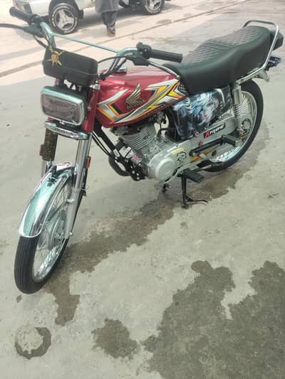 Honda 125 for sale all documents available call or 03481594525