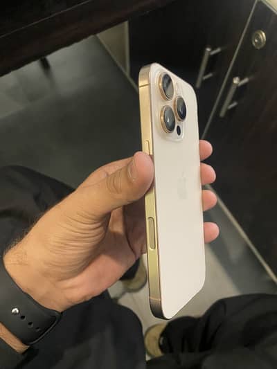 Apple iPhone 16 Pro
