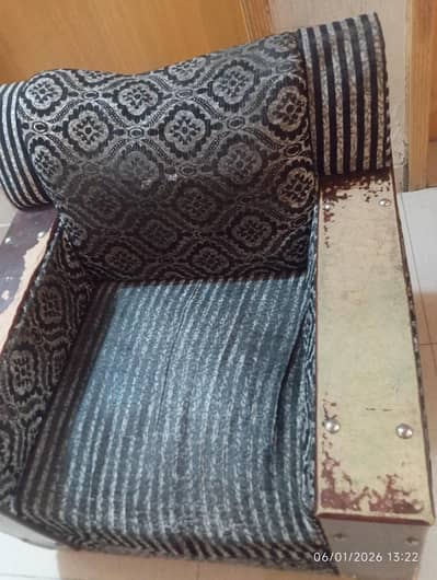 3 seater aur 1 seater sofa
