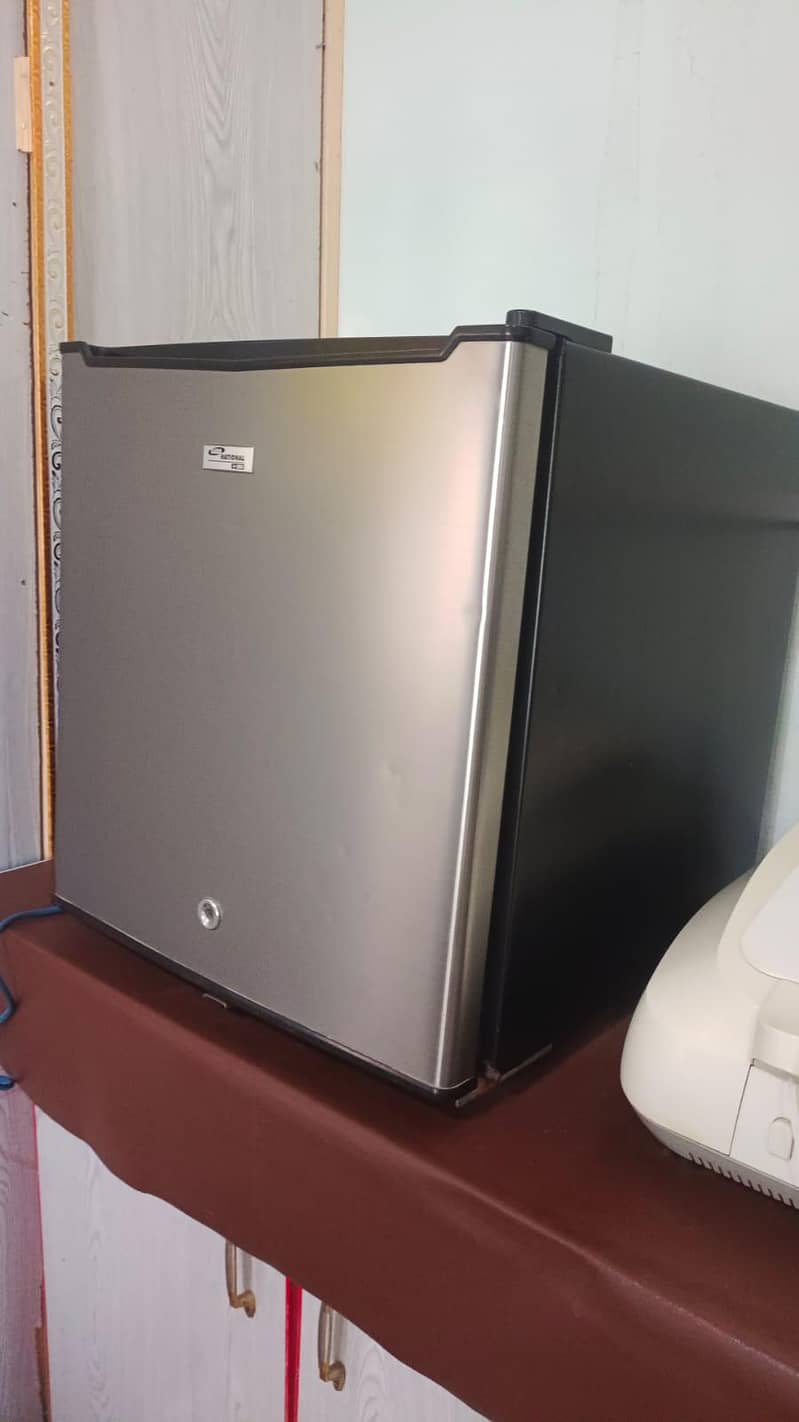 Mini fridge 0