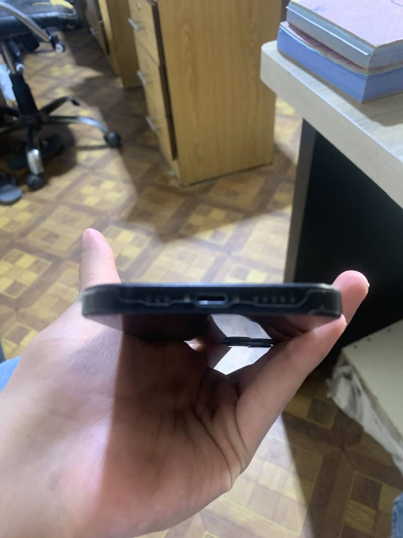 Apple iPhone 13 2
