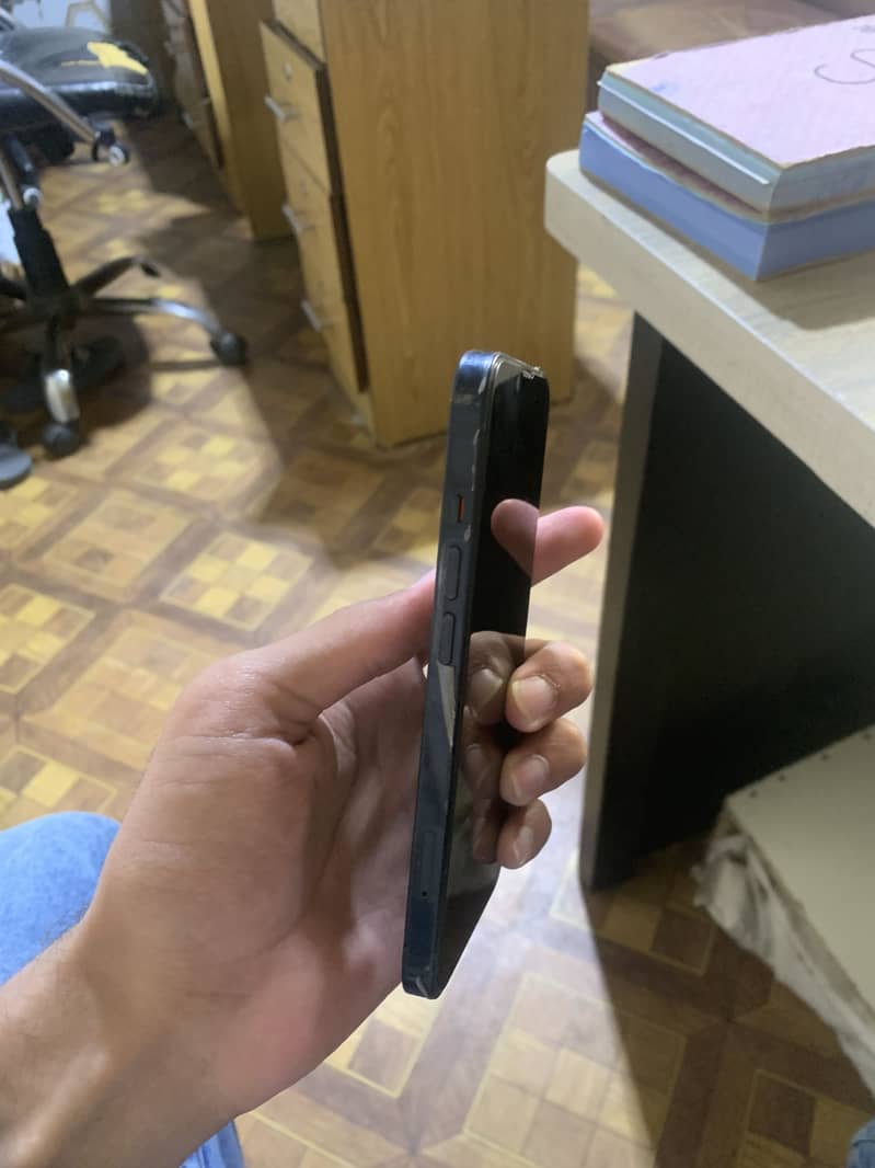 Apple iPhone 13 3
