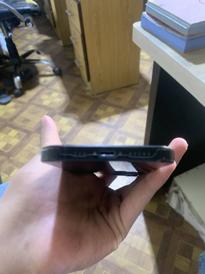 Apple iPhone 13 4
