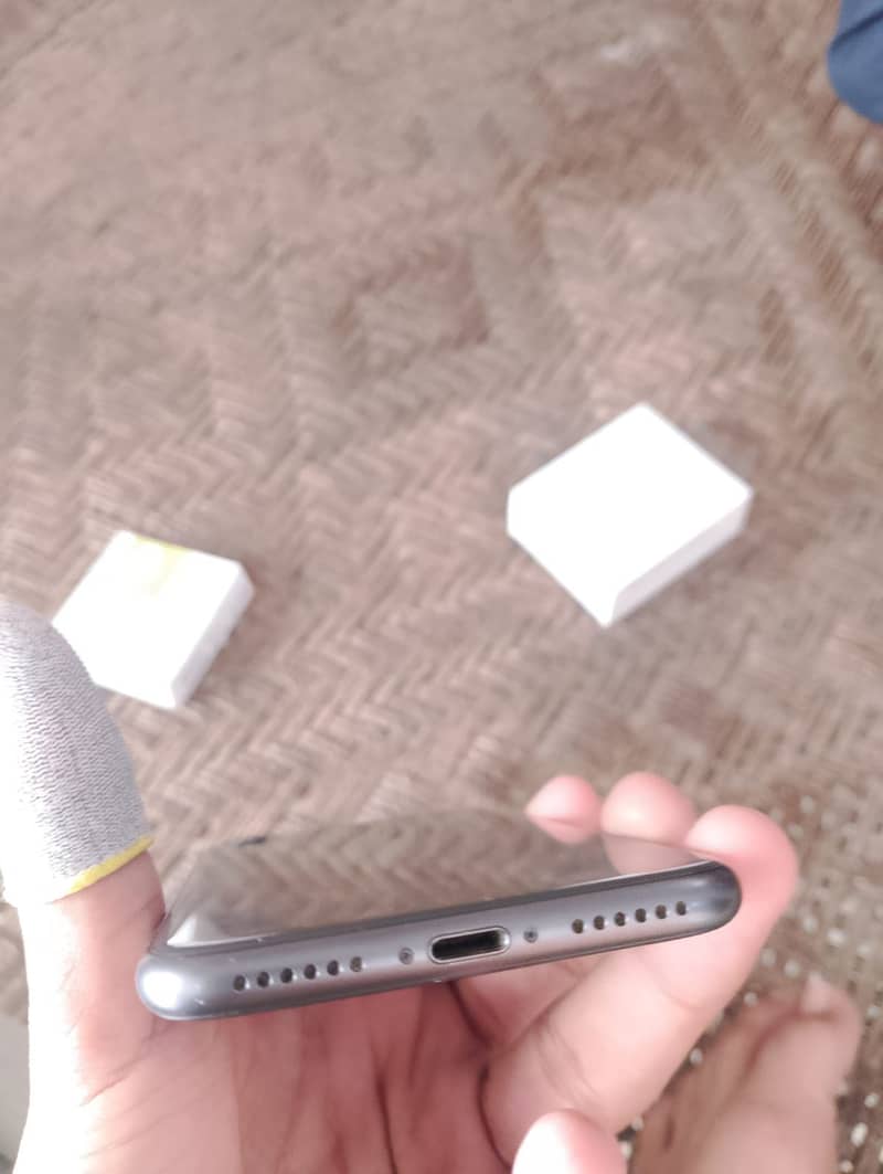 Apple iPhone 8 1