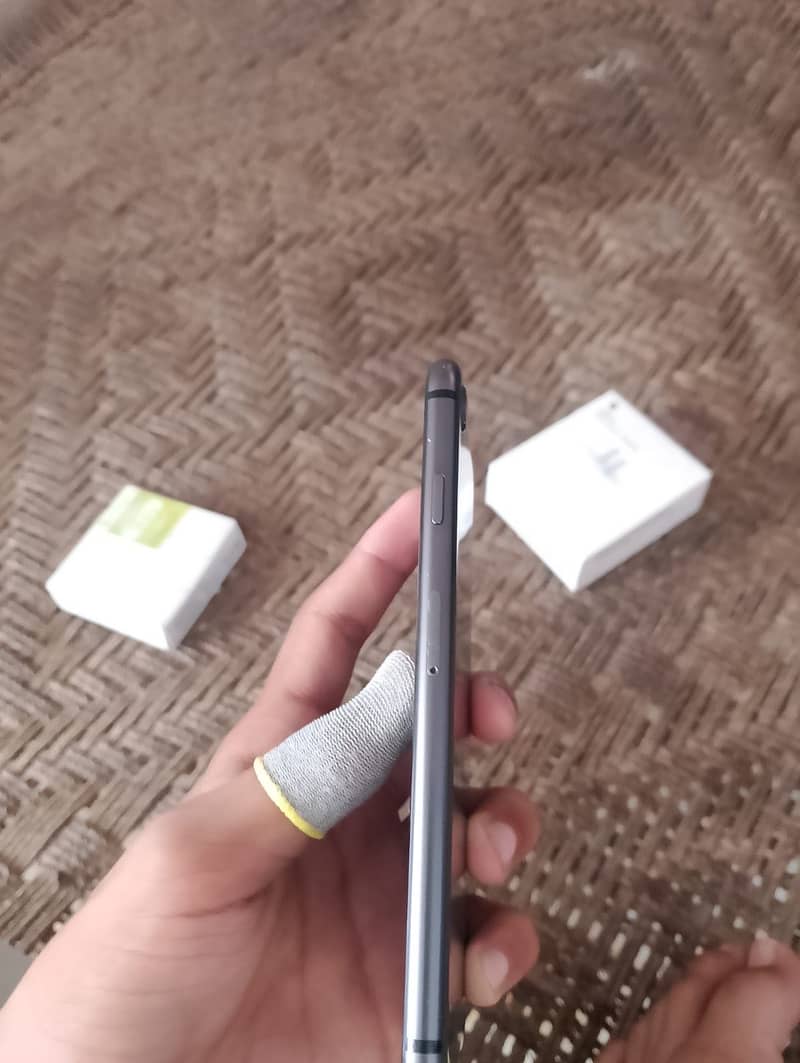 Apple iPhone 8 3